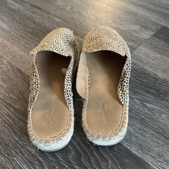 Universal Thread shoes - Picture 3 of 4